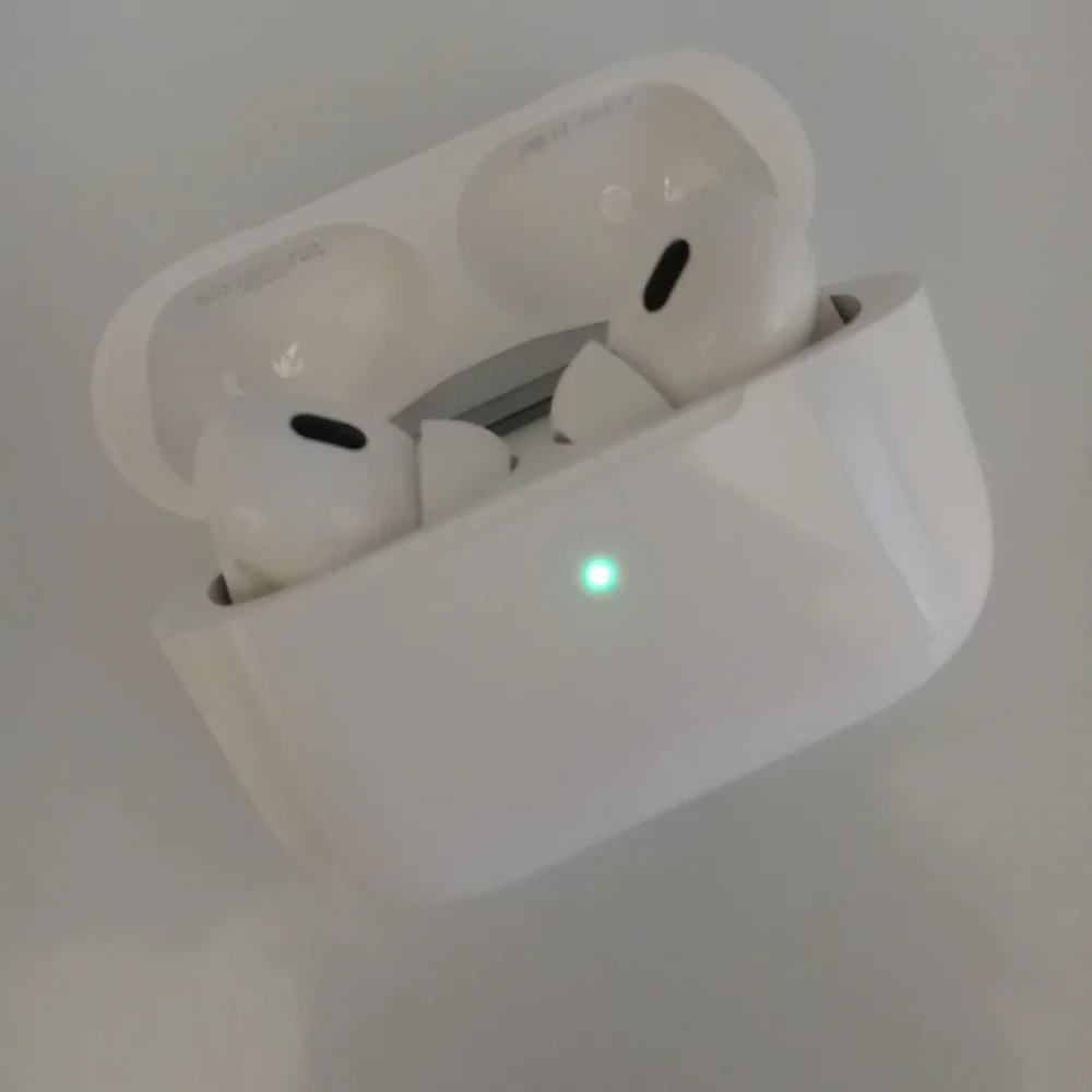 Apple White Wireless Earbuds